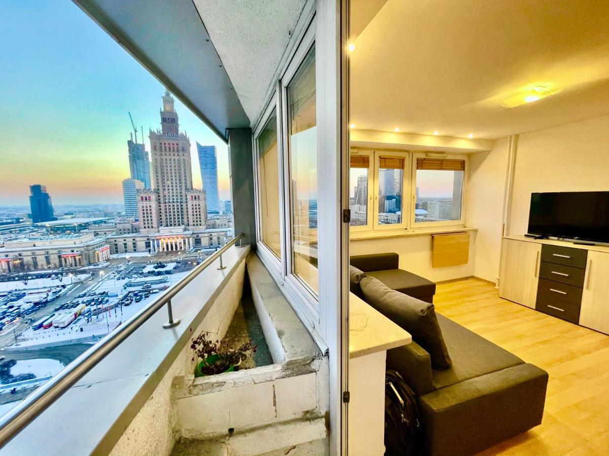 Apartment Red Centrum: Panoramic Views With High-speed Wi-fi And Smart Entertainment