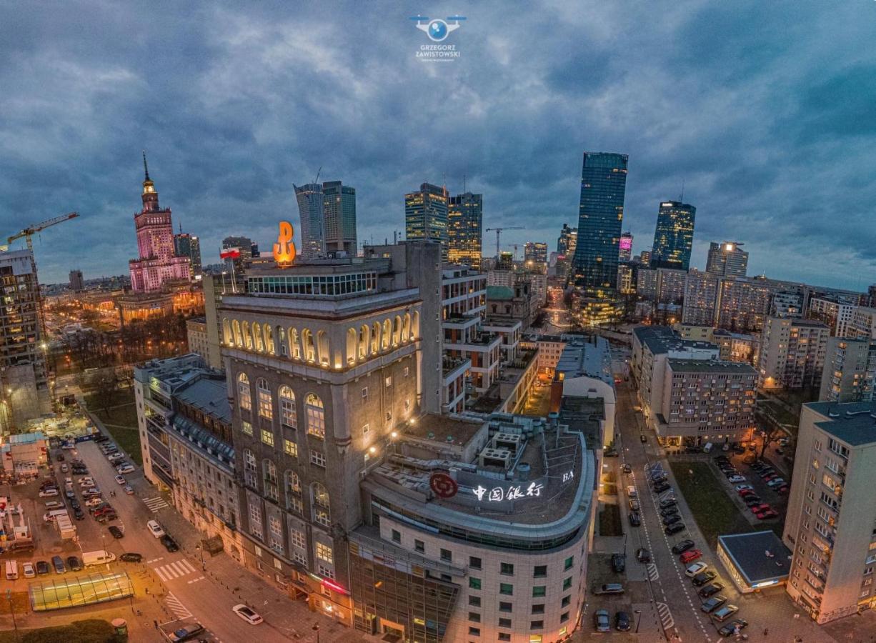 Red Centrum: Panoramic Views With High-speed Wi-fi And Smart Entertainment *